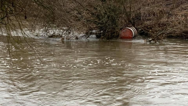 THL 1 Gegenstand sichern - Ölfass schwimmt auf Gewässer